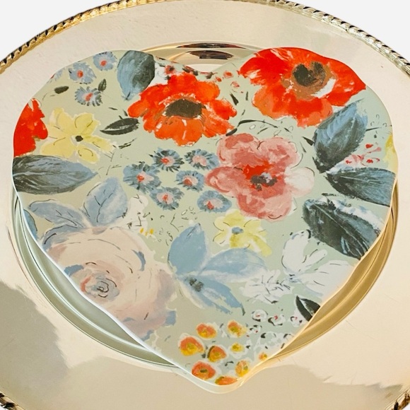 222 Fifth Floral Heart Fine Porcelain Plate 9” Cassidy Valentine’s Day Serveware - Picture 2 of 6